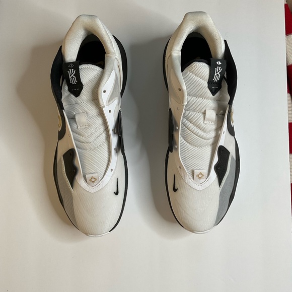 Nike Other - Nike Kyrie low 5